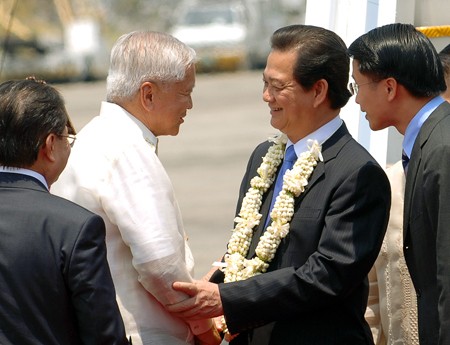 Thủ tướng Nguyễn Tấn Dũng tới Philippines  - ảnh 2